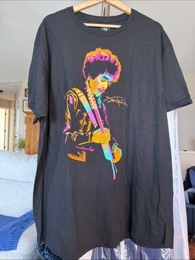 Authentic Hendrix- Black Graphic Jimi Hendrix Tee 2XL